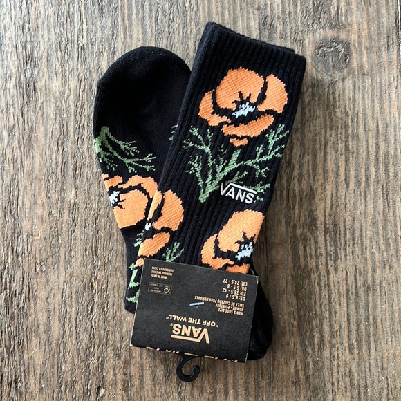 Vans Accessories - Vans crew sock size M 6.5-9/W 8-10.5. CA poppies w/black & Vans logo. NWT